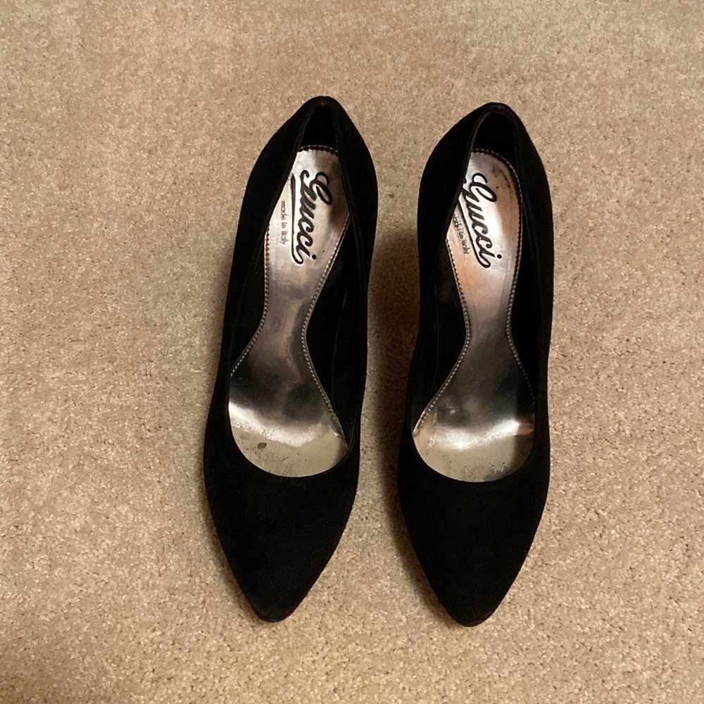 Black suede Gucci platform pumps. AUTHENTIC